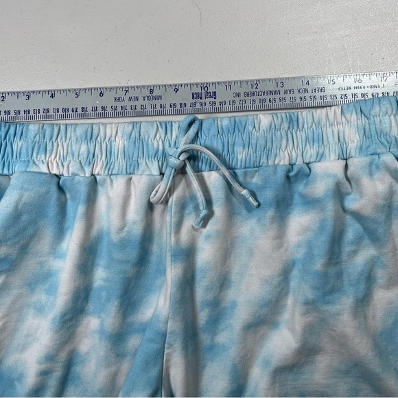 Women's Blue Tie-Dye Hoodie and Shorts Set, 2X - Picture 10 of 14